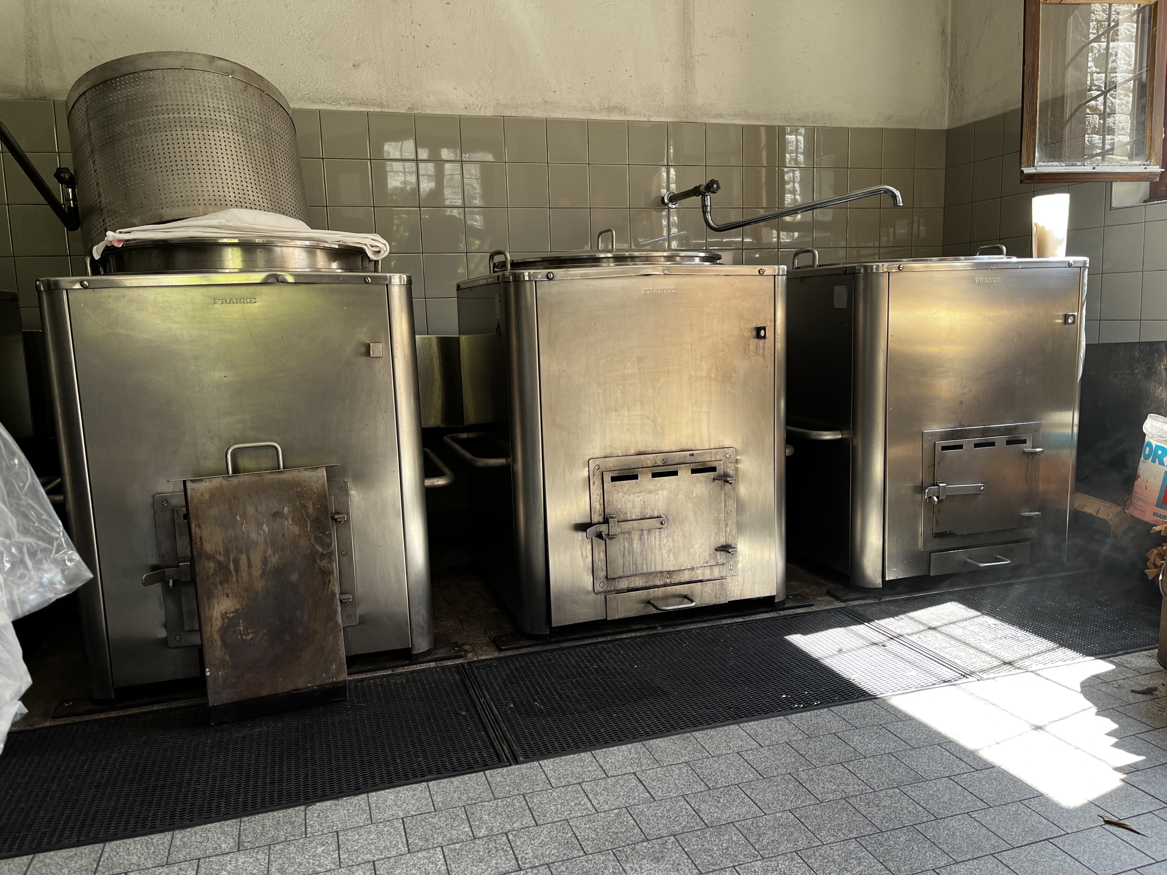 3_caldaie tintura.JPG